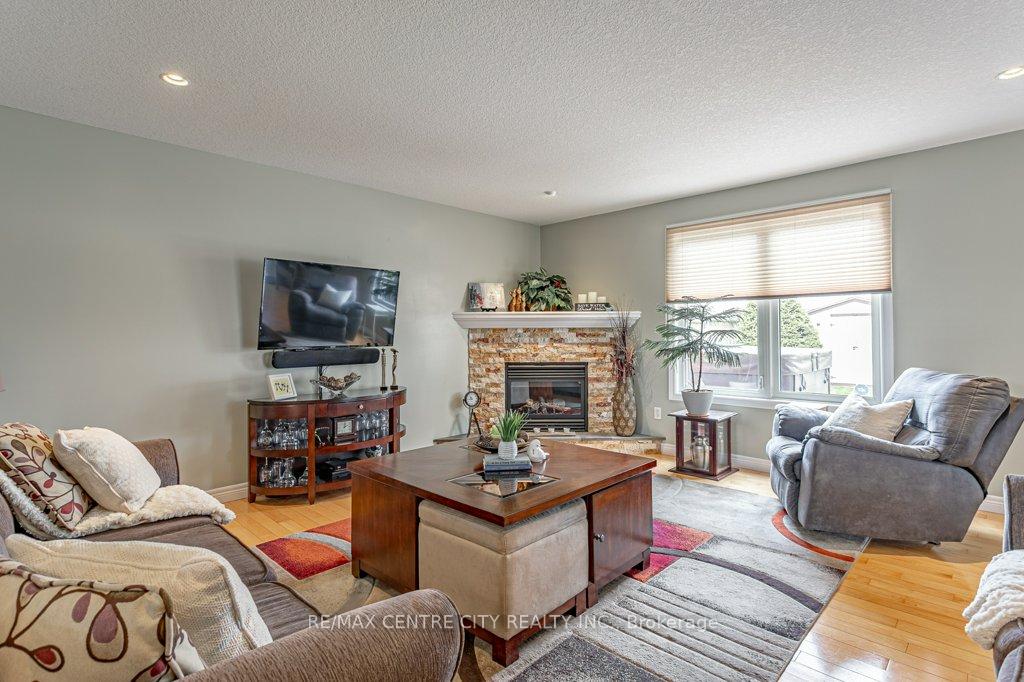 Photo 13 of 45 Riverbank Drive, St. Thomas — HOMEH