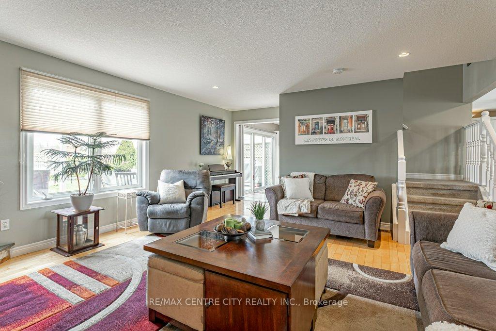 Photo 14 of 45 Riverbank Drive, St. Thomas — HOMEH