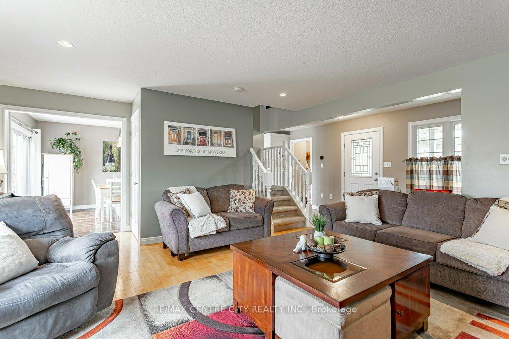 Photo 15 of 45 Riverbank Drive, St. Thomas — HOMEH