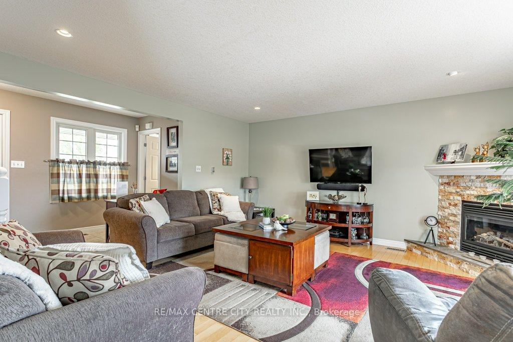 Photo 16 of 45 Riverbank Drive, St. Thomas — HOMEH