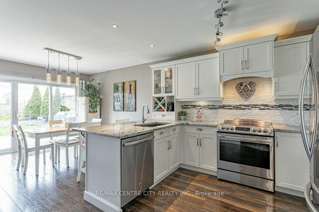 Photo 20 of 45 Riverbank Drive, St. Thomas — HOMEH
