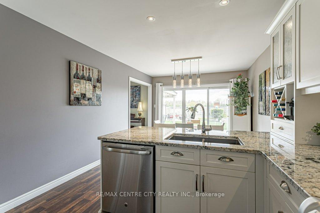Photo 21 of 45 Riverbank Drive, St. Thomas — HOMEH