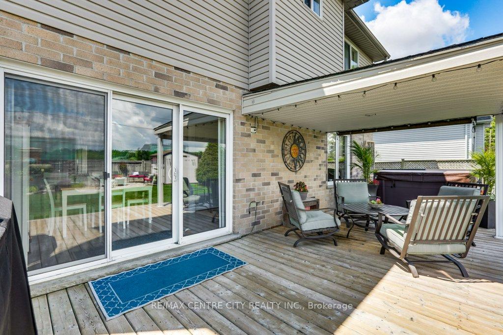 Photo 40 of 45 Riverbank Drive, St. Thomas — HOMEH