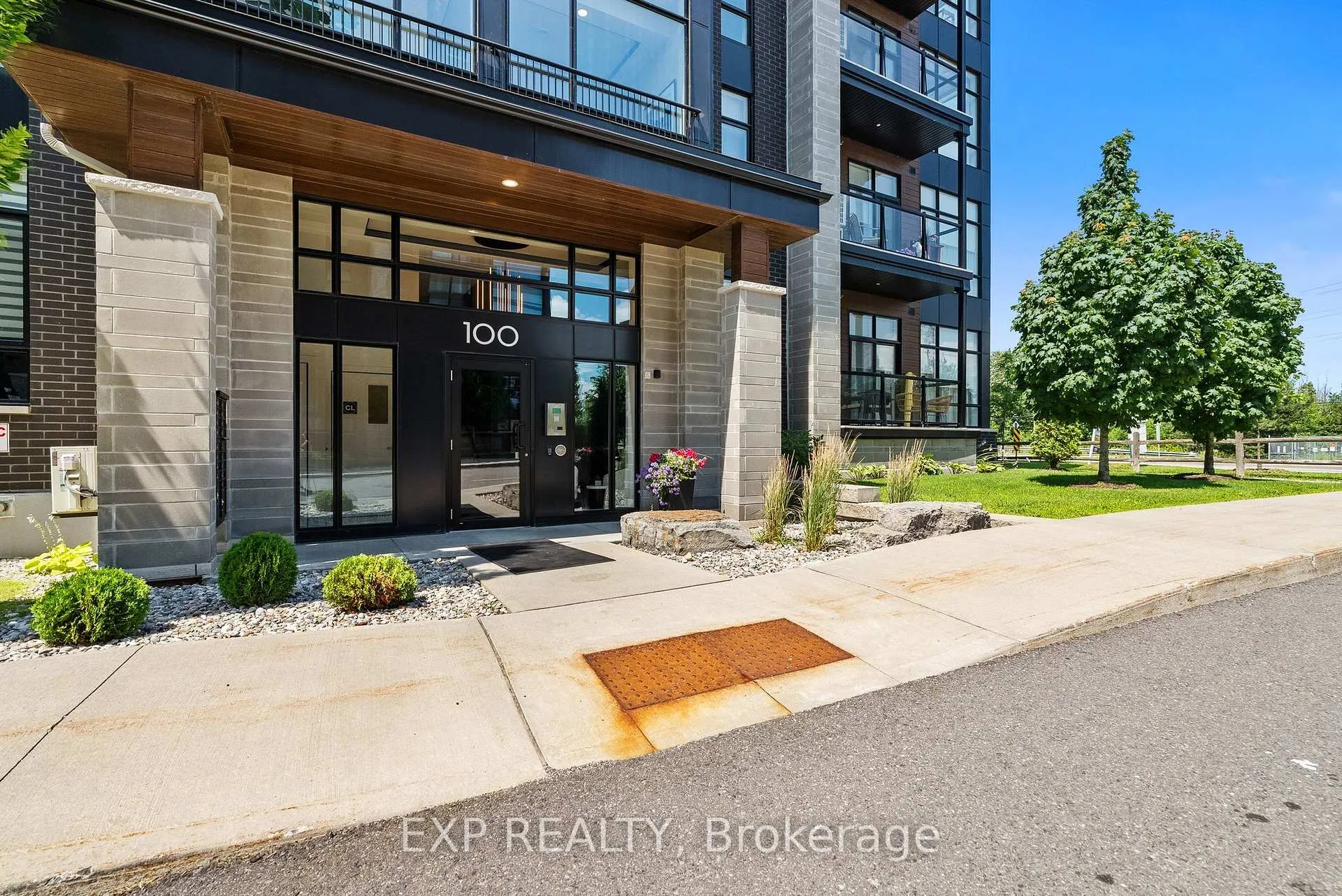 Photo 3 of Unit 301, 100 Cortile Private, Ottawa, Riverside South/Gloucester Glen — HOMEH