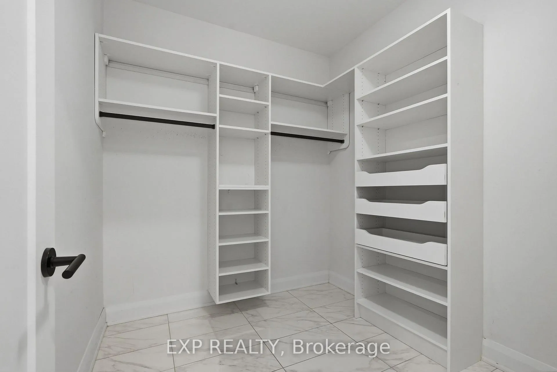 Photo 8 of Unit 301, 100 Cortile Private, Ottawa, Riverside South/Gloucester Glen — HOMEH