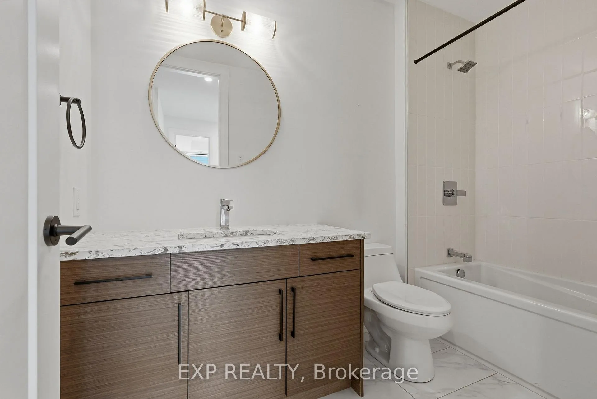 Photo 10 of Unit 301, 100 Cortile Private, Ottawa, Riverside South/Gloucester Glen — HOMEH