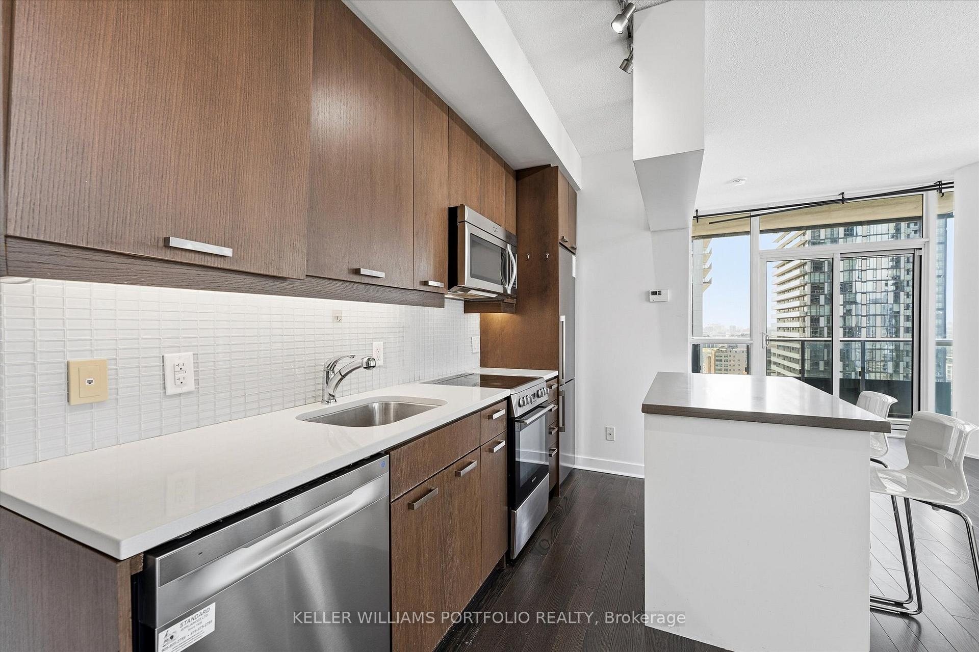 Photo 12 of Unit 2402, 295 Adelaide Street W, Toronto, Waterfront Communities — HOMEH