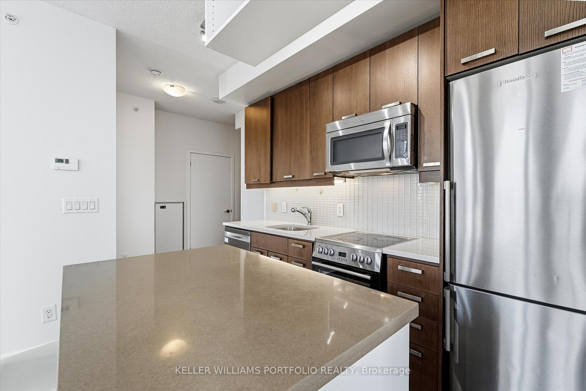 Photo 13 of Unit 2402, 295 Adelaide Street W, Toronto, Waterfront Communities — HOMEH