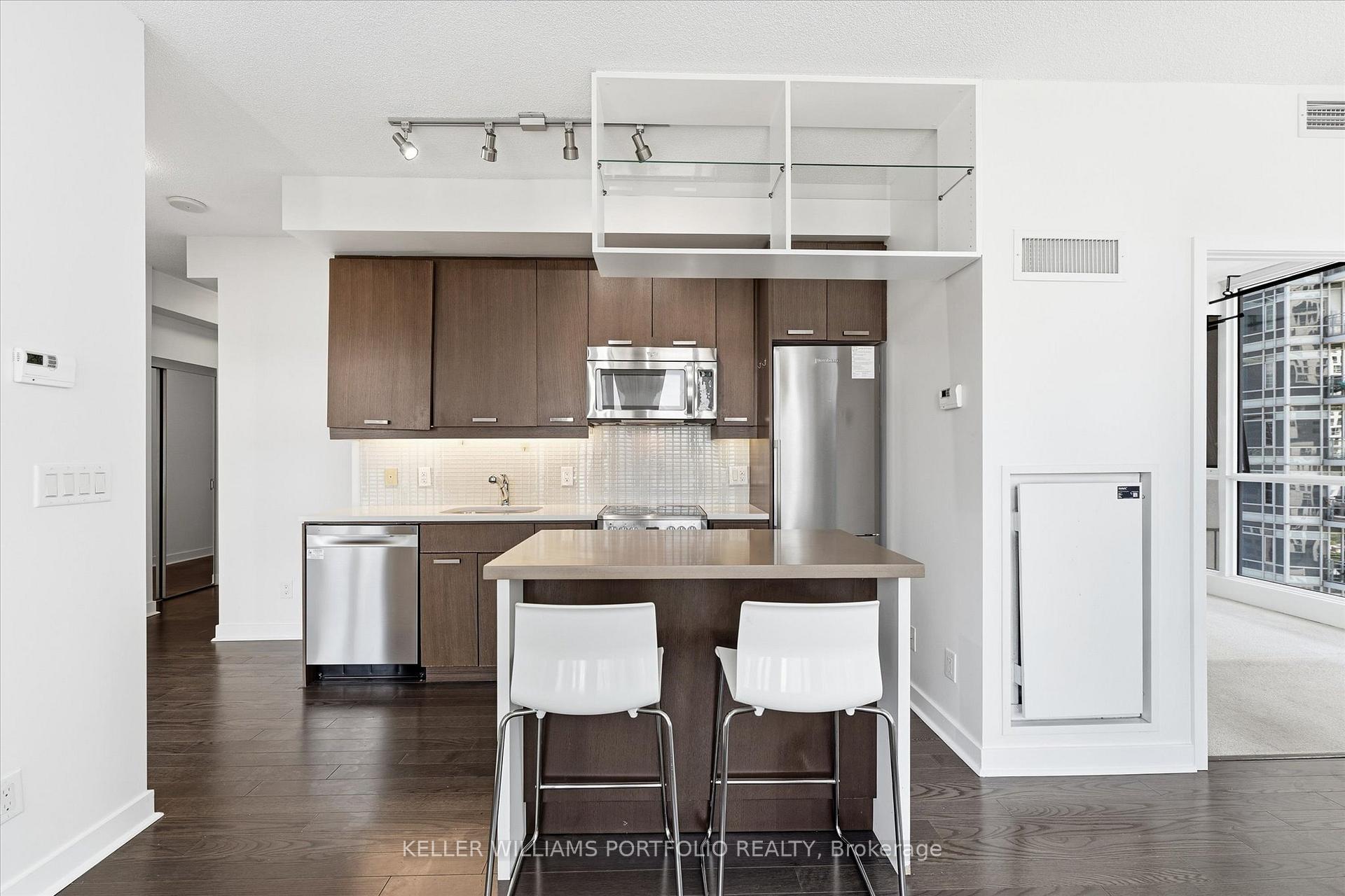 Photo 14 of Unit 2402, 295 Adelaide Street W, Toronto, Waterfront Communities — HOMEH