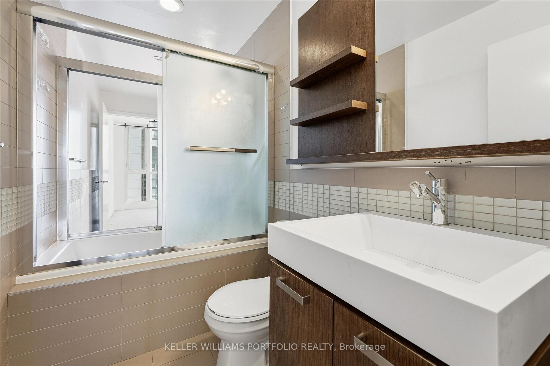 Photo 21 of Unit 2402, 295 Adelaide Street W, Toronto, Waterfront Communities — HOMEH