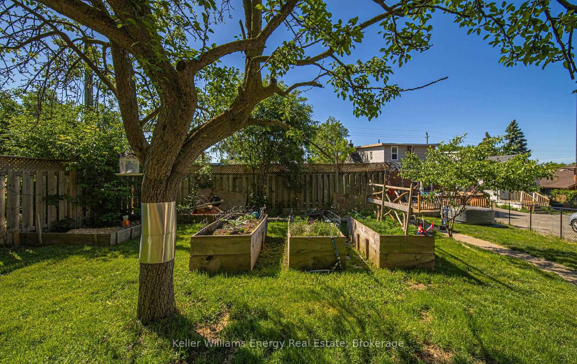 Photo 8 of 20 Mill Street, Oshawa, Central — HOMEH