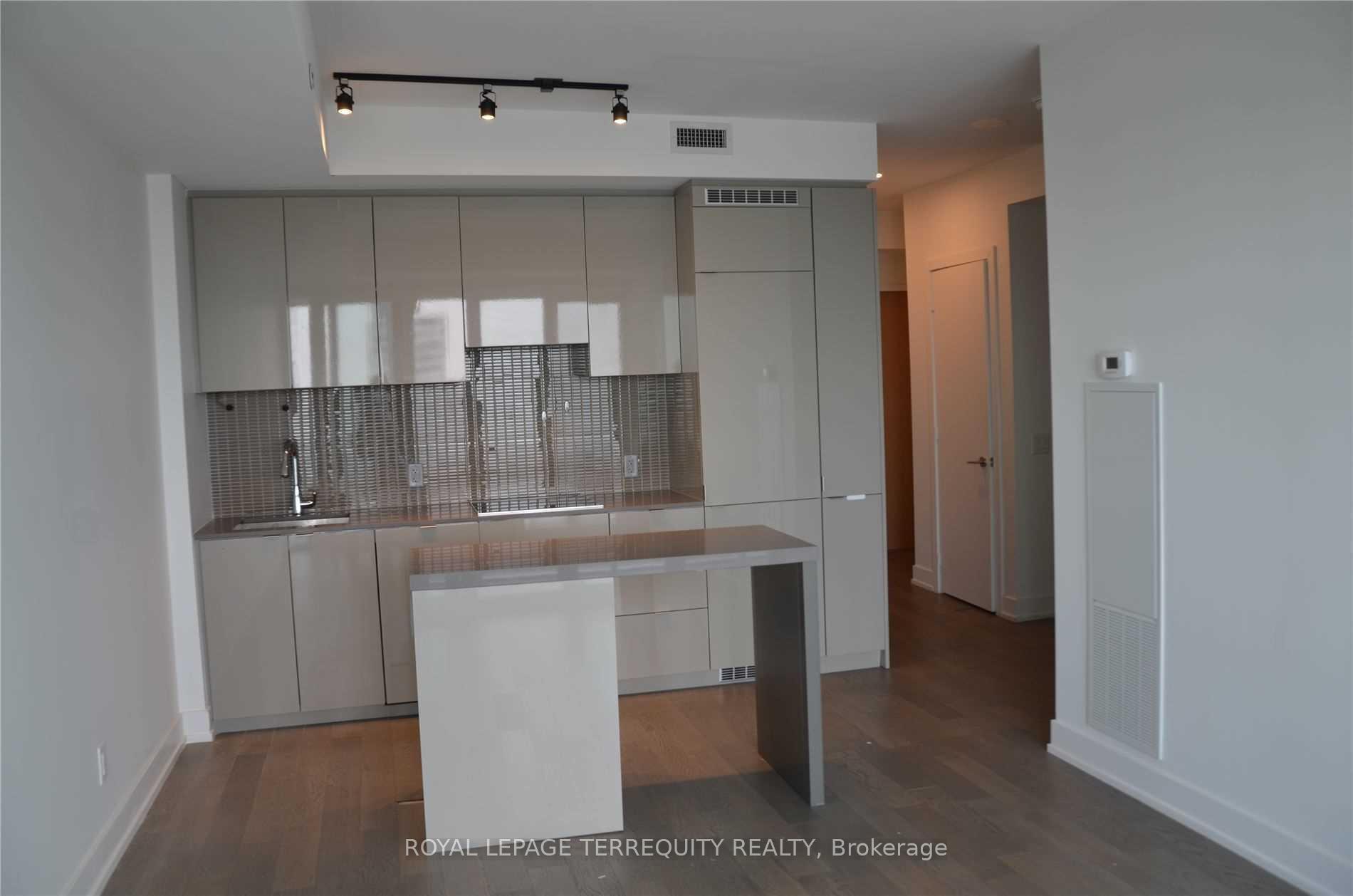Photo 3 of Unit 3409, 7 Grenville Street, Toronto, Bay Street Corridor — HOMEH