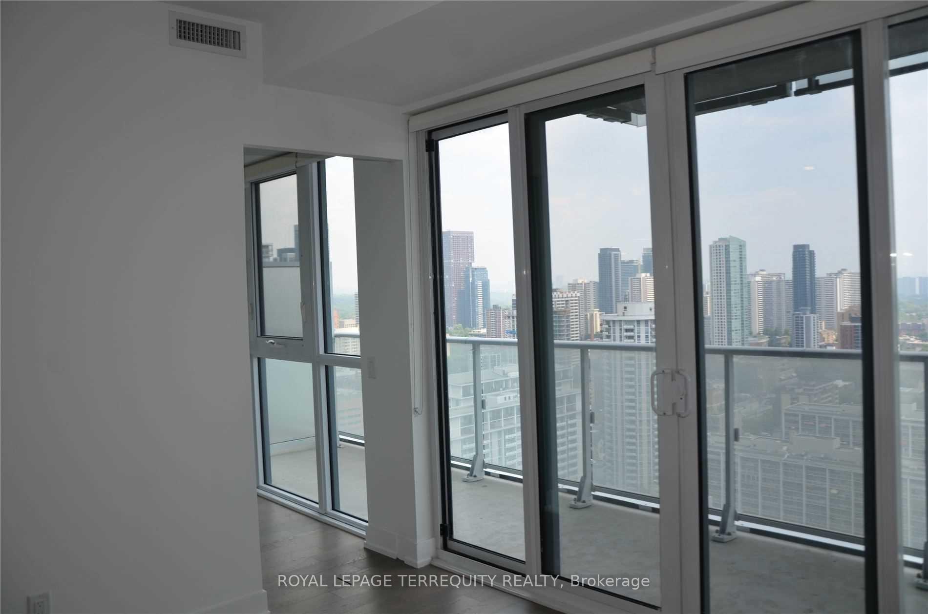 Photo 5 of Unit 3409, 7 Grenville Street, Toronto, Bay Street Corridor — HOMEH