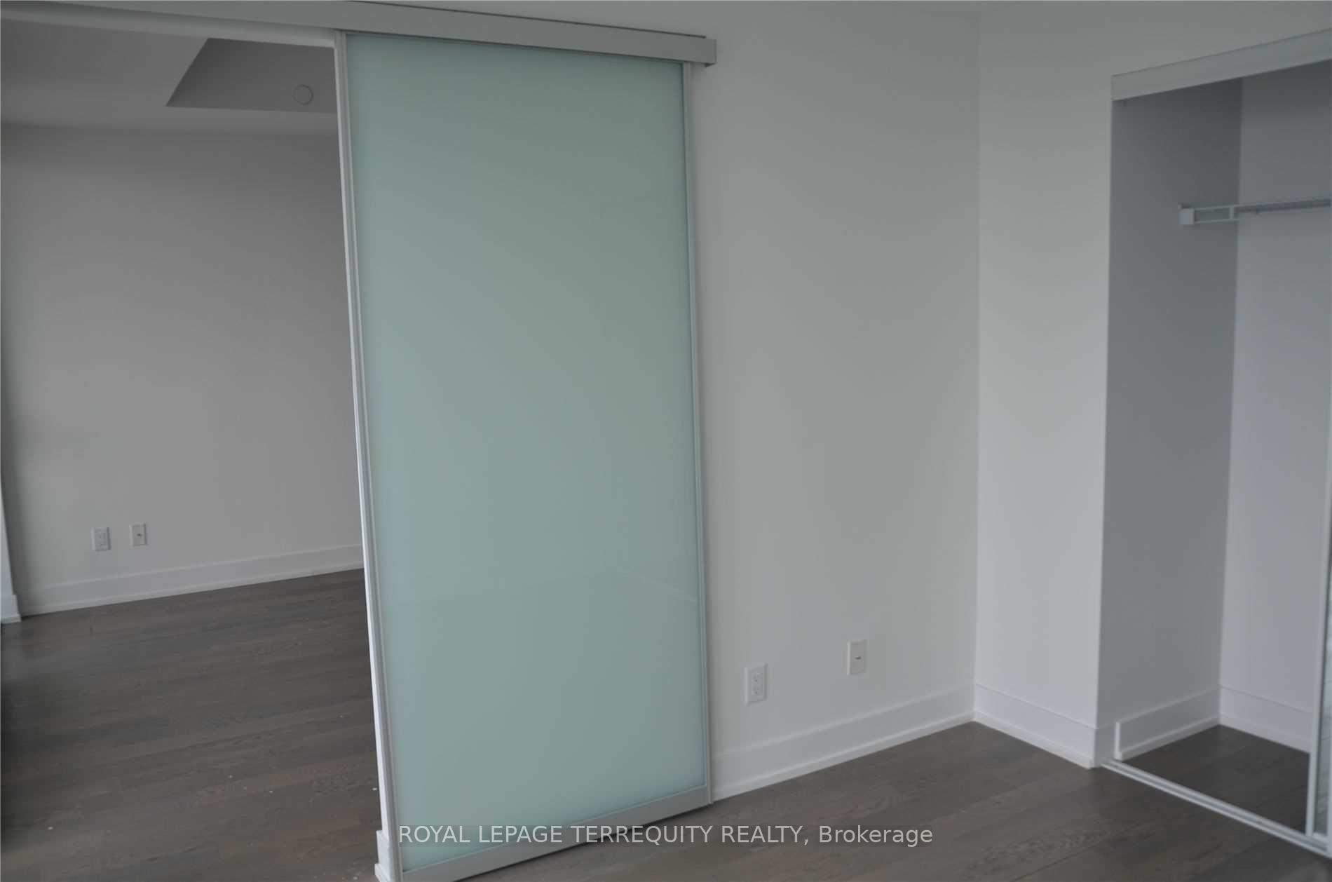 Photo 8 of Unit 3409, 7 Grenville Street, Toronto, Bay Street Corridor — HOMEH