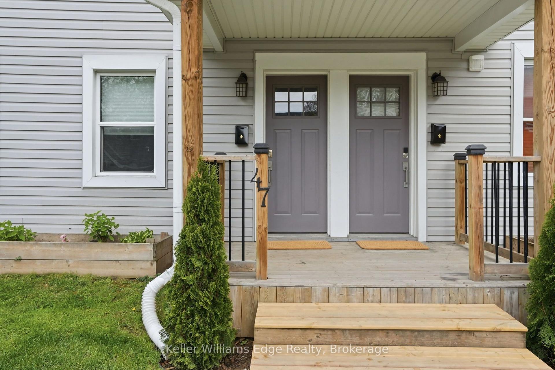 Photo 3 of 47 New Street, Hamilton, Strathcona — HOMEH
