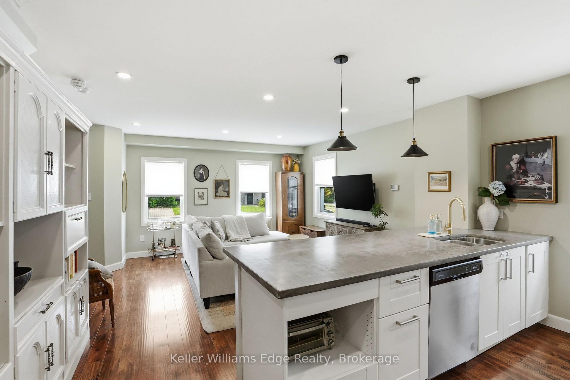 Photo 6 of 47 New Street, Hamilton, Strathcona — HOMEH