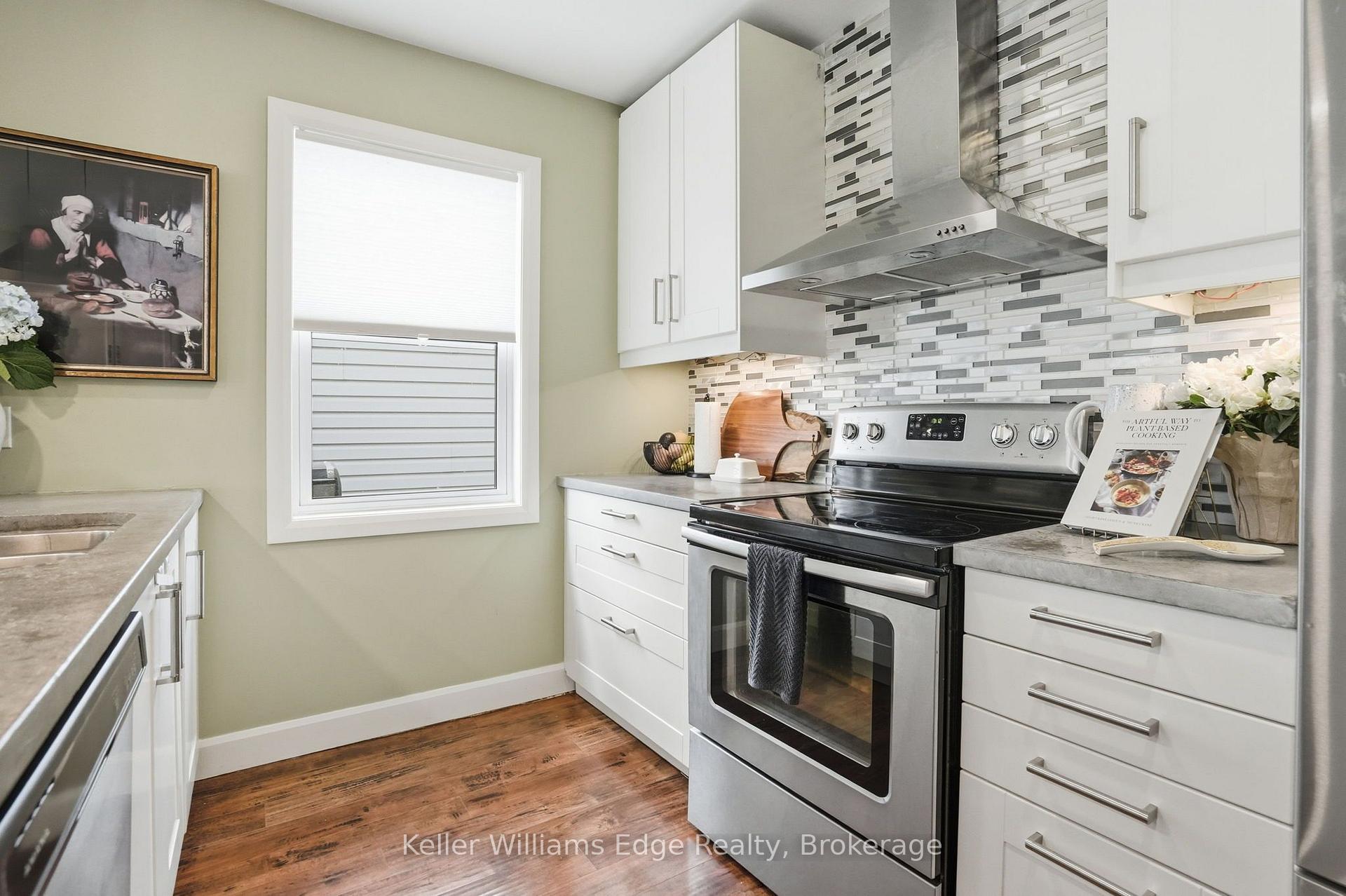 Photo 7 of 47 New Street, Hamilton, Strathcona — HOMEH