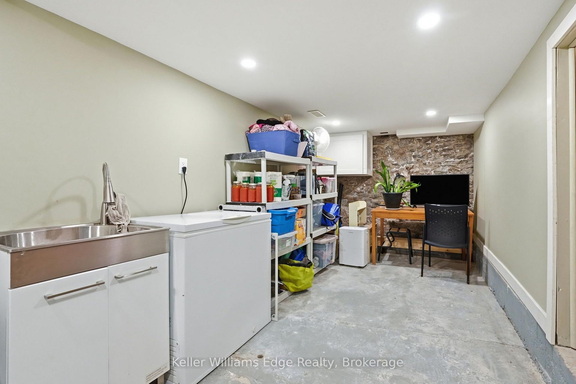 Photo 15 of 47 New Street, Hamilton, Strathcona — HOMEH