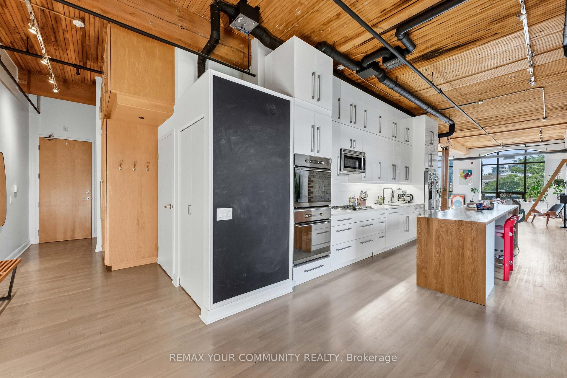 Photo 3 of Unit 301, 993 Queen Street W, Toronto, Trinity-Bellwoods — HOMEH