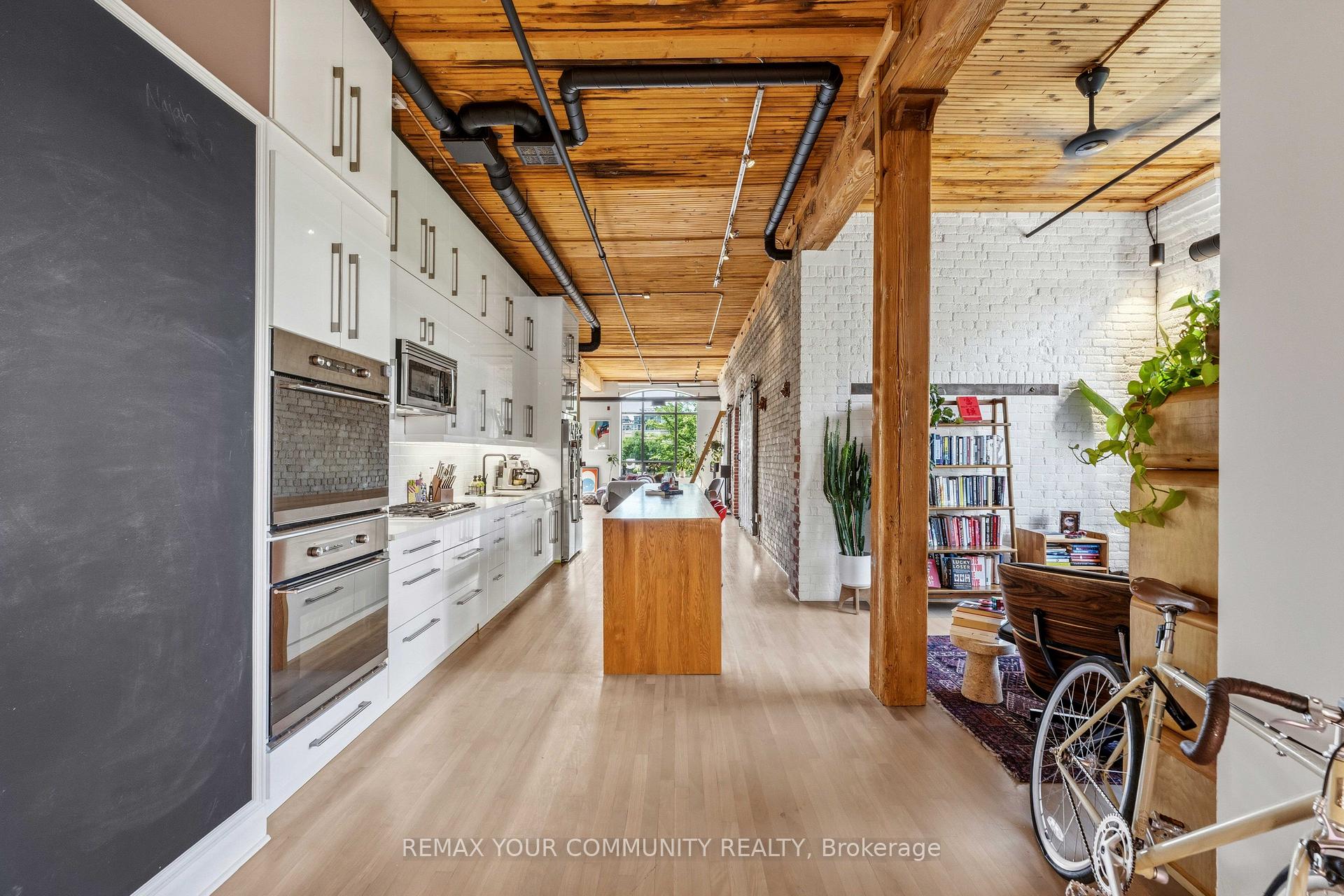 Photo 5 of Unit 301, 993 Queen Street W, Toronto, Trinity-Bellwoods — HOMEH
