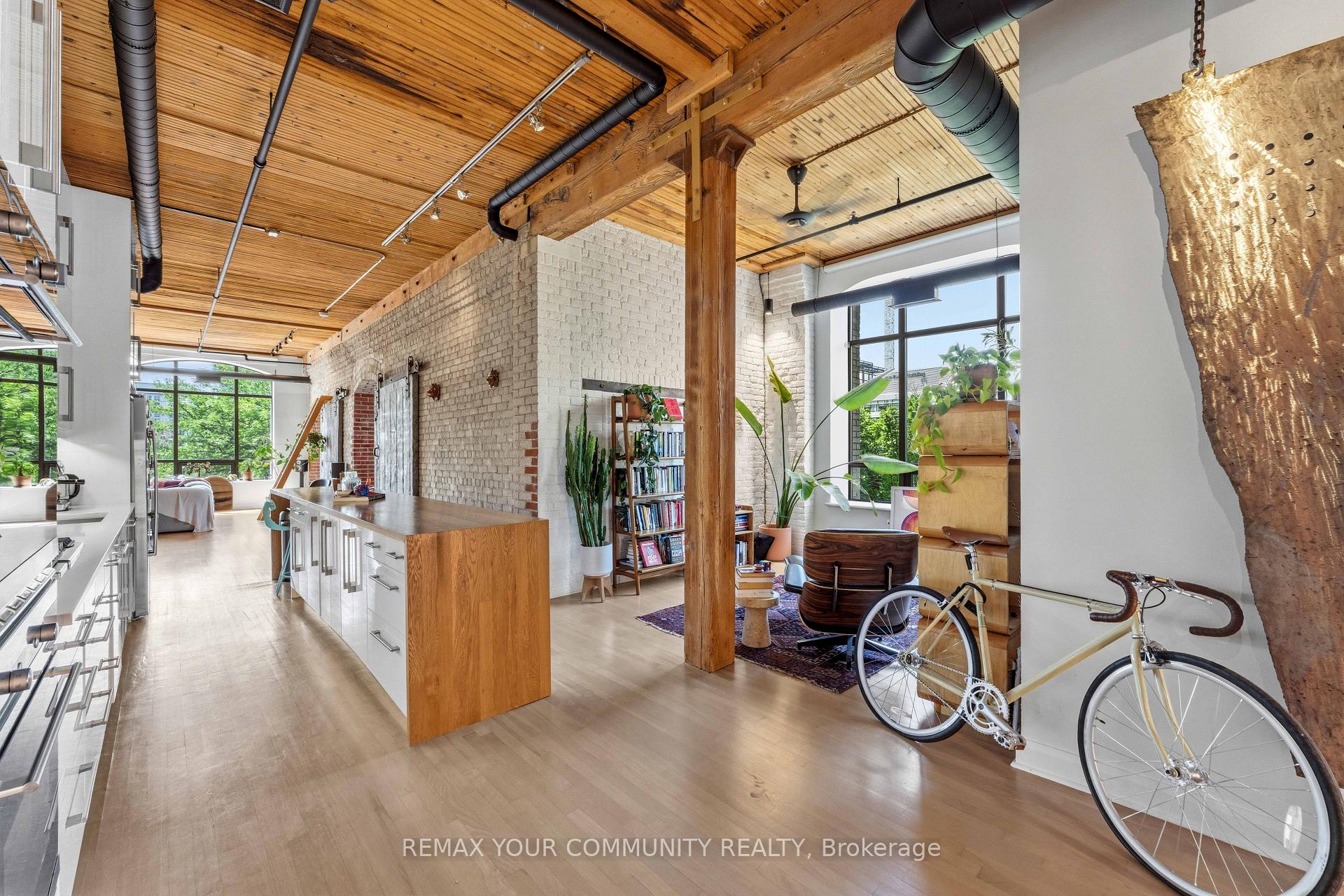 Photo 6 of Unit 301, 993 Queen Street W, Toronto, Trinity-Bellwoods — HOMEH