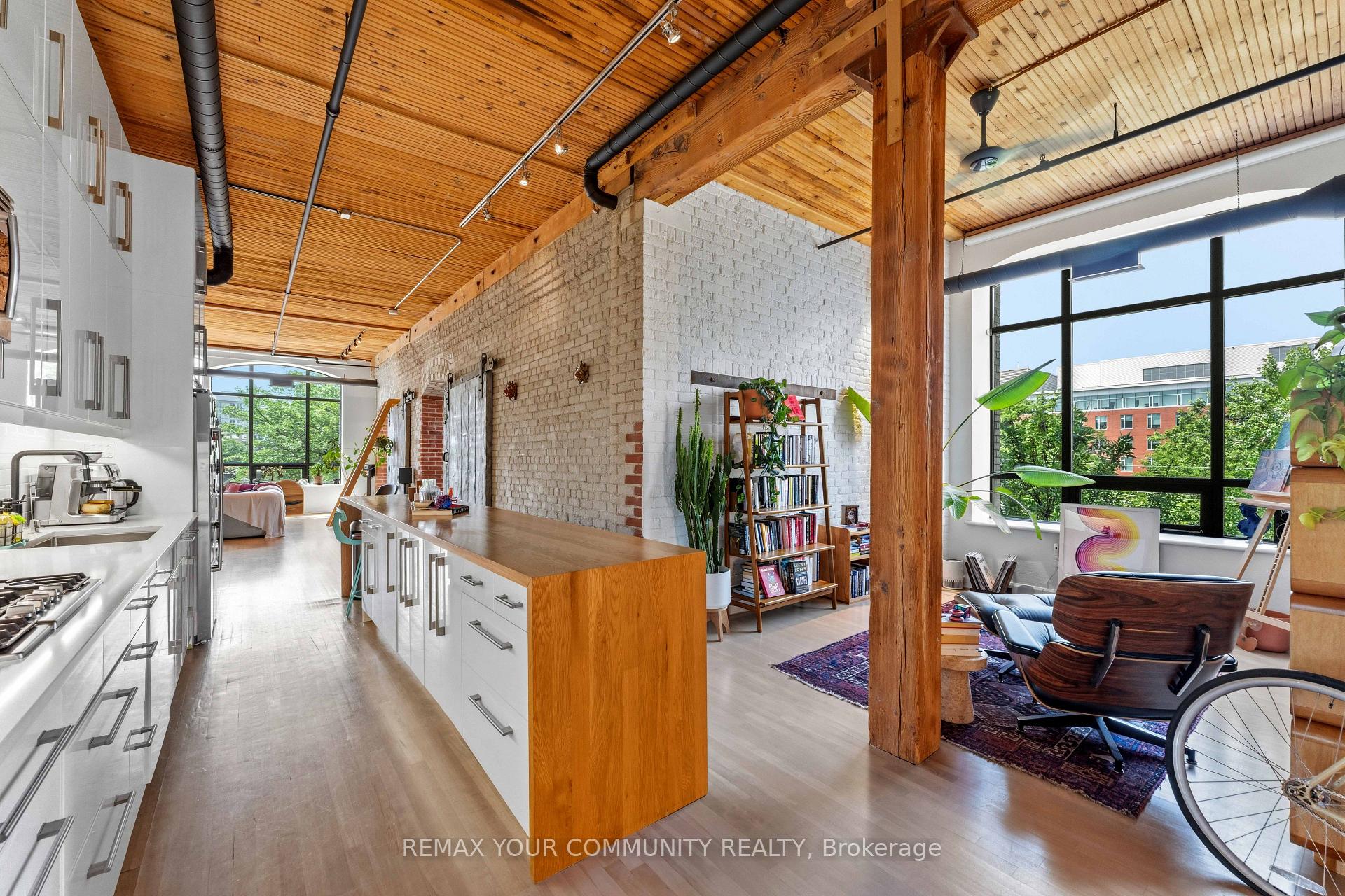 Photo 10 of Unit 301, 993 Queen Street W, Toronto, Trinity-Bellwoods — HOMEH