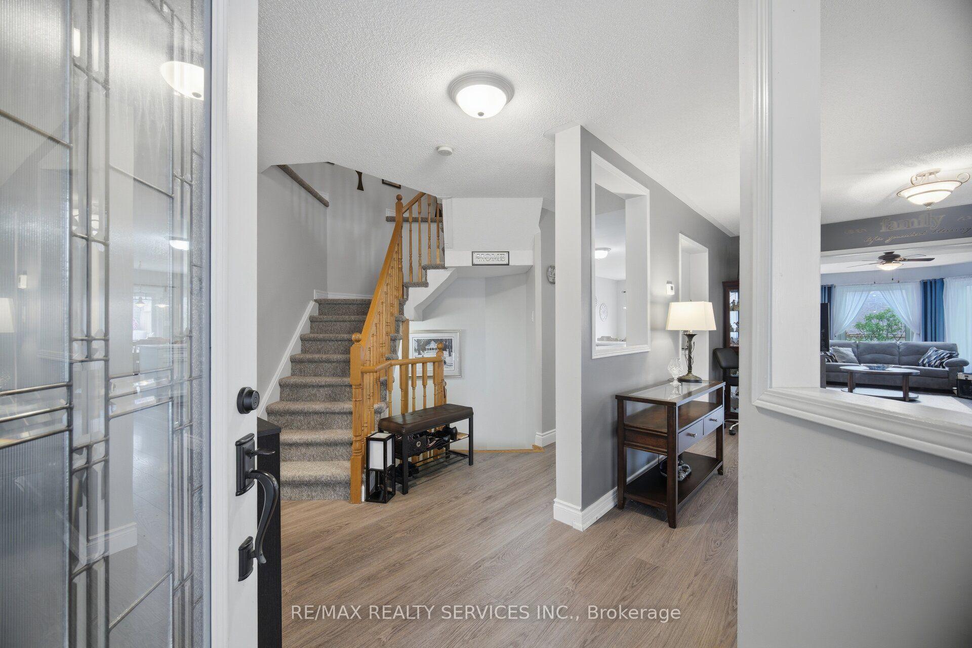 Photo 4 of 30 Henderson Crescent, New Tecumseth, Alliston — HOMEH