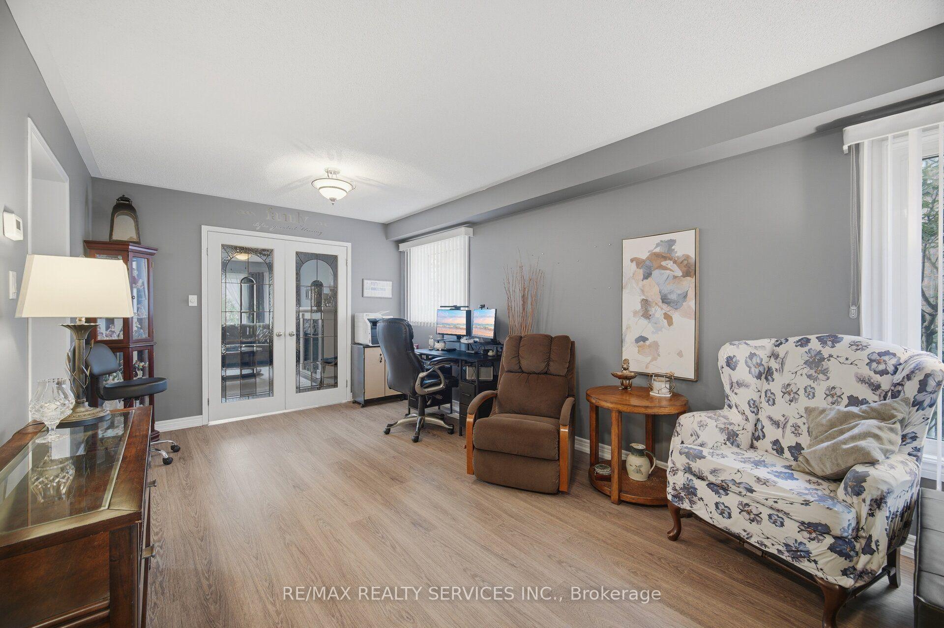 Photo 5 of 30 Henderson Crescent, New Tecumseth, Alliston — HOMEH