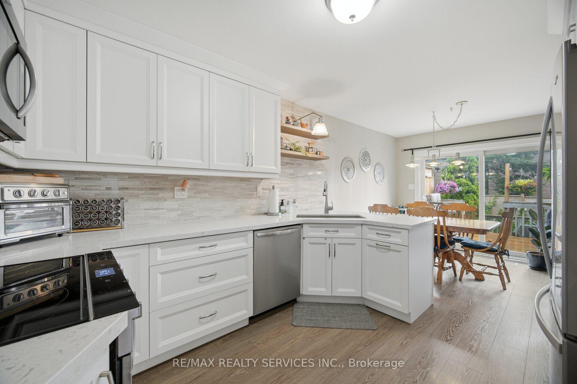 Photo 10 of 30 Henderson Crescent, New Tecumseth, Alliston — HOMEH