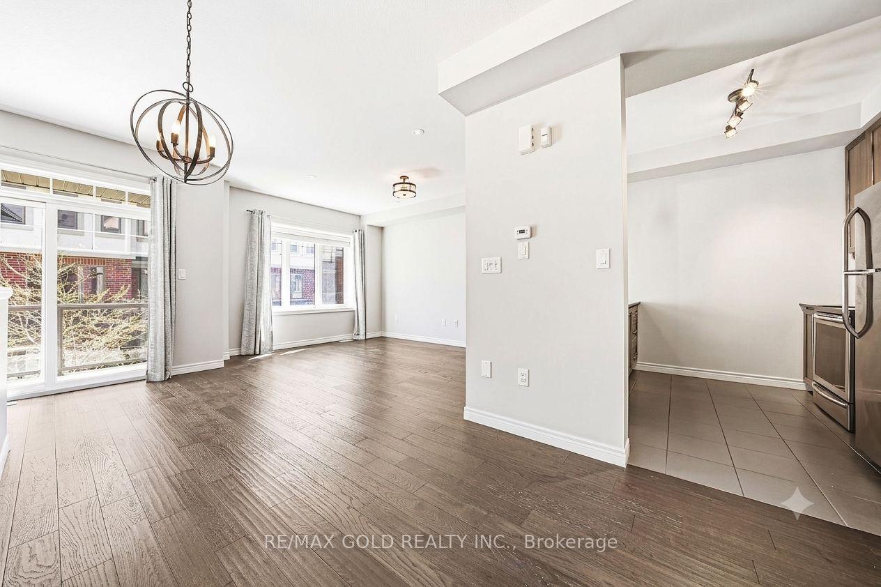 Photo 10 of 4 Bird Lane, Hamilton, Meadowlands — HOMEH