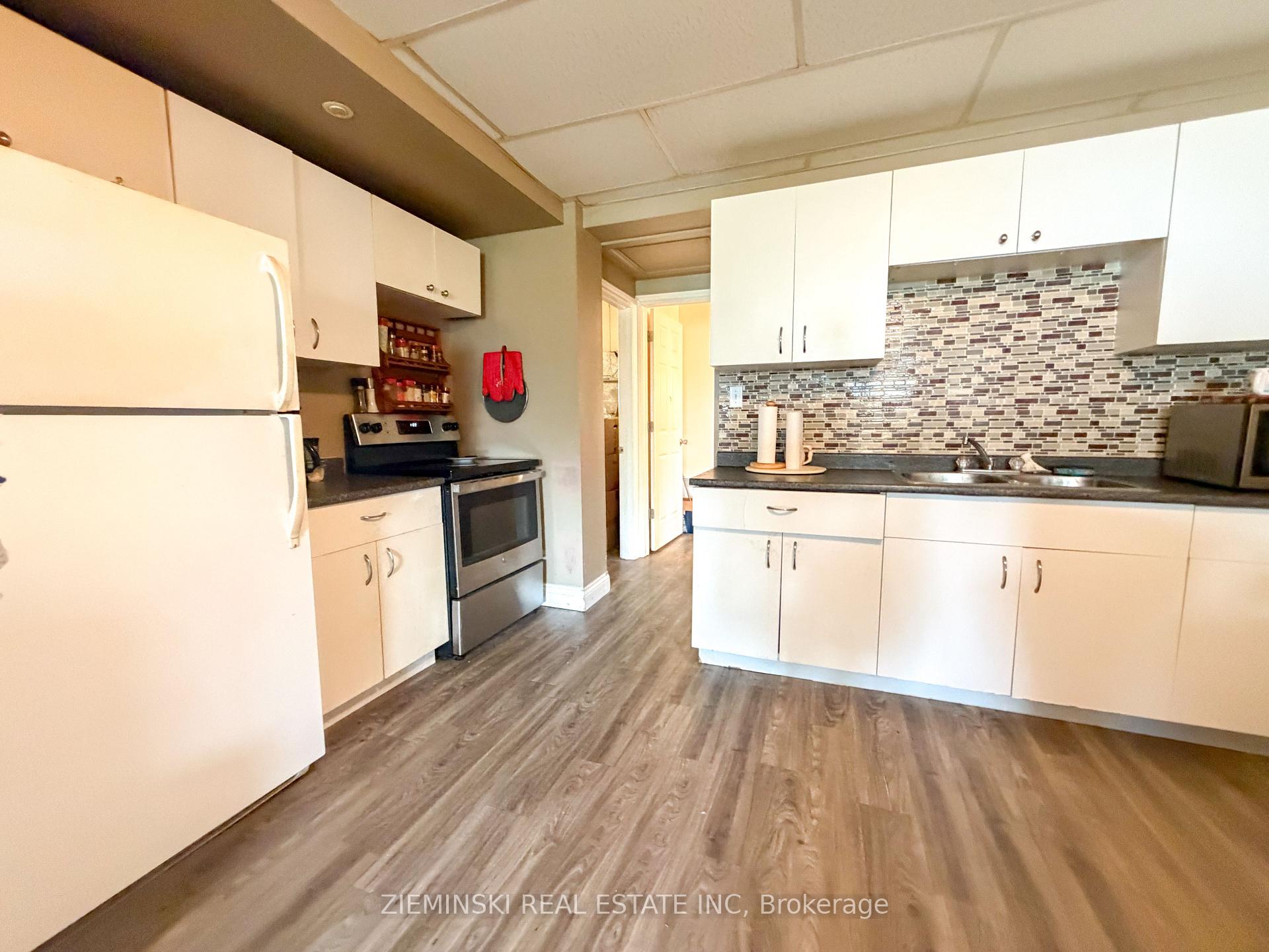 Photo 3 of 239 Sixth Street, Cochrane — HOMEH