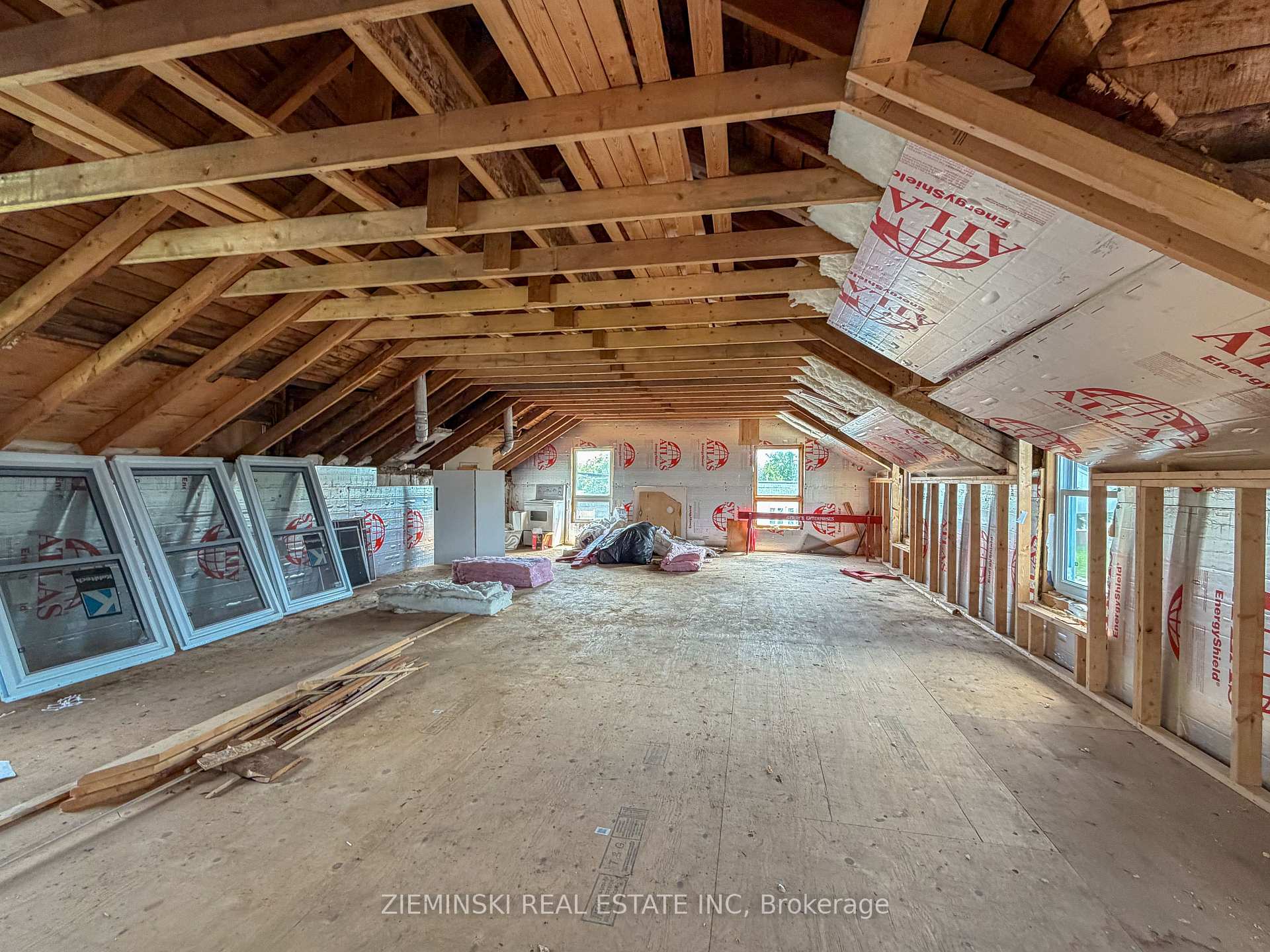 Photo 12 of 239 Sixth Street, Cochrane — HOMEH