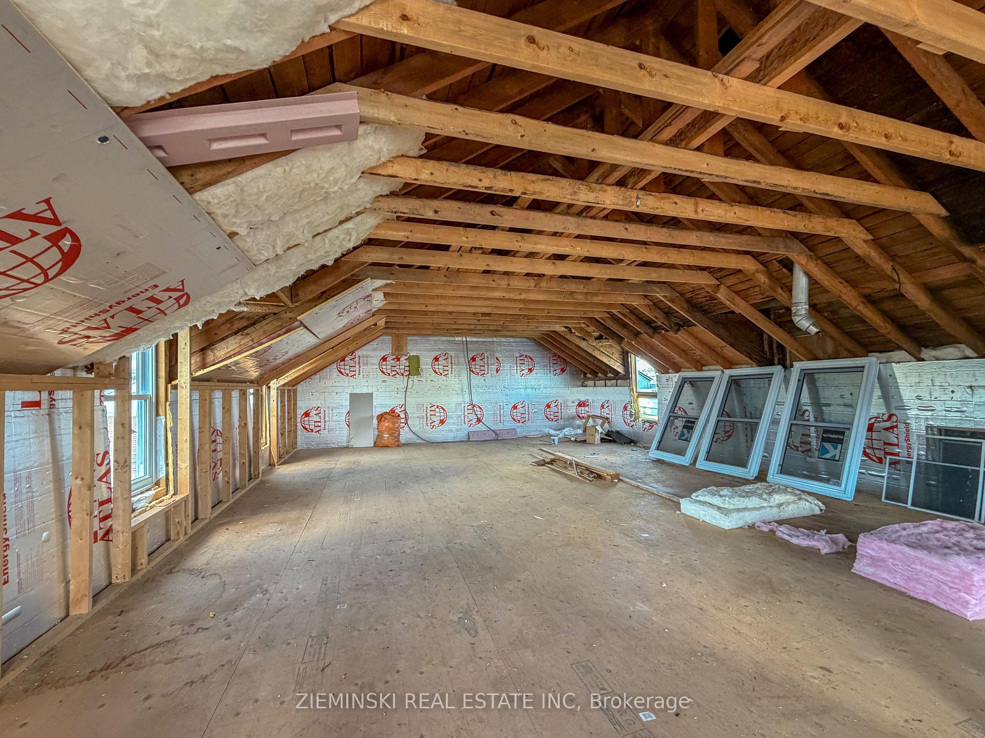 Photo 13 of 239 Sixth Street, Cochrane — HOMEH