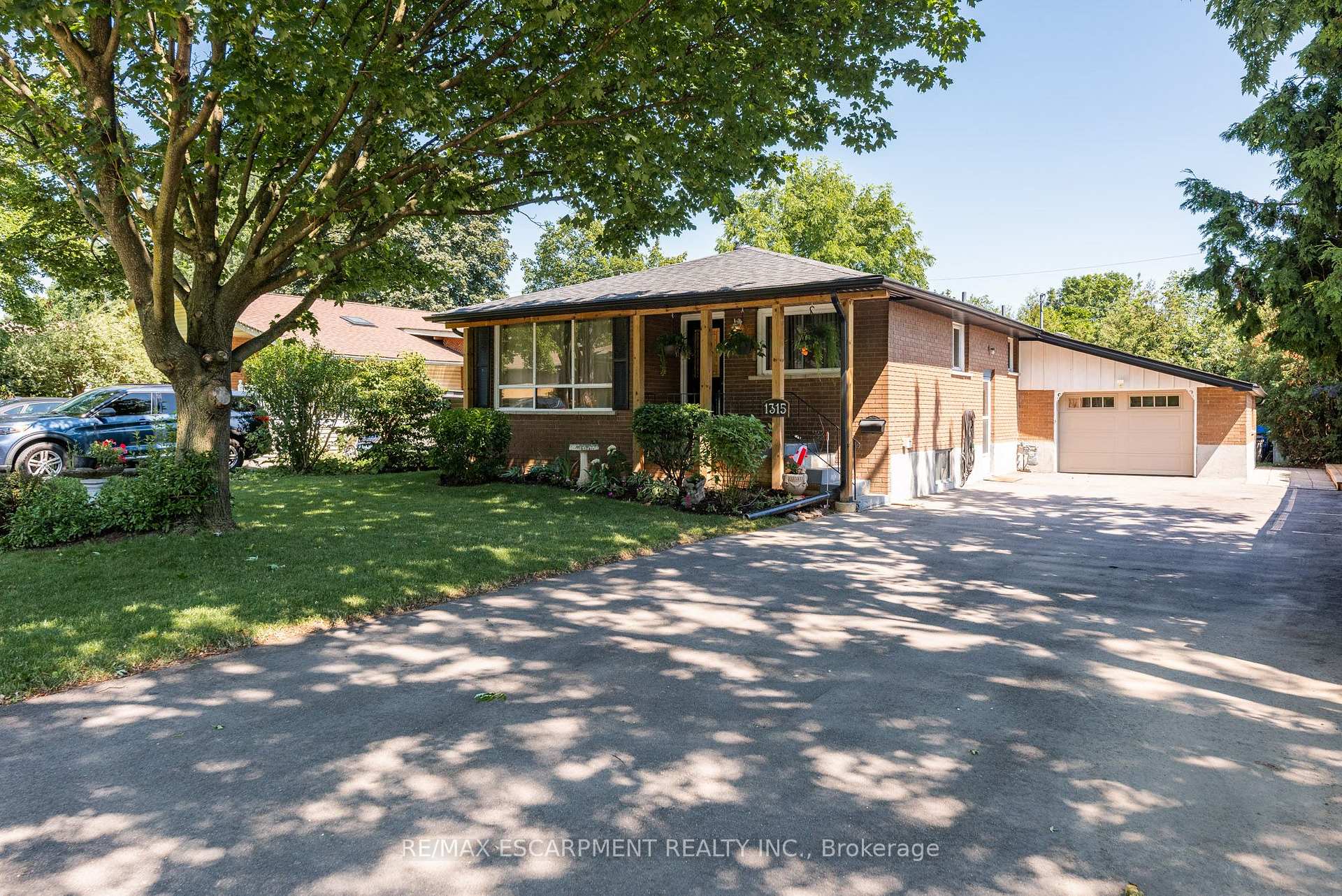 Photo 1 of 1315 Rosemary Crescent, Burlington, Mountainside — HOMEH