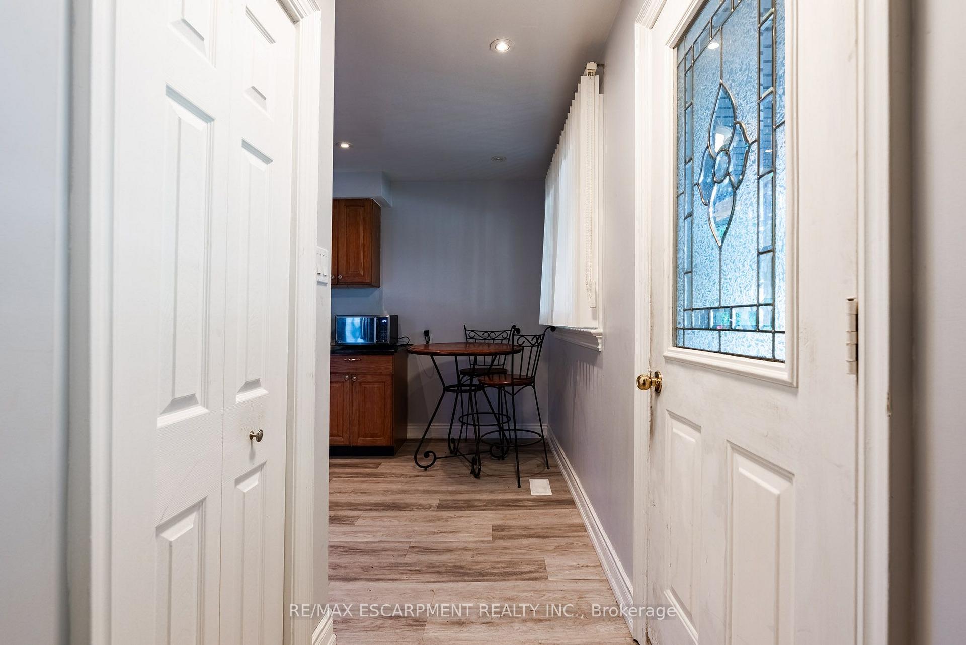 Photo 5 of 1315 Rosemary Crescent, Burlington, Mountainside — HOMEH