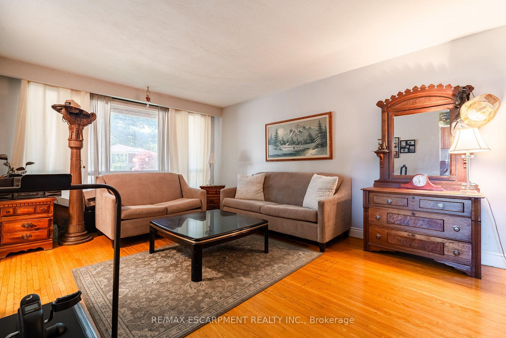 Photo 6 of 1315 Rosemary Crescent, Burlington, Mountainside — HOMEH