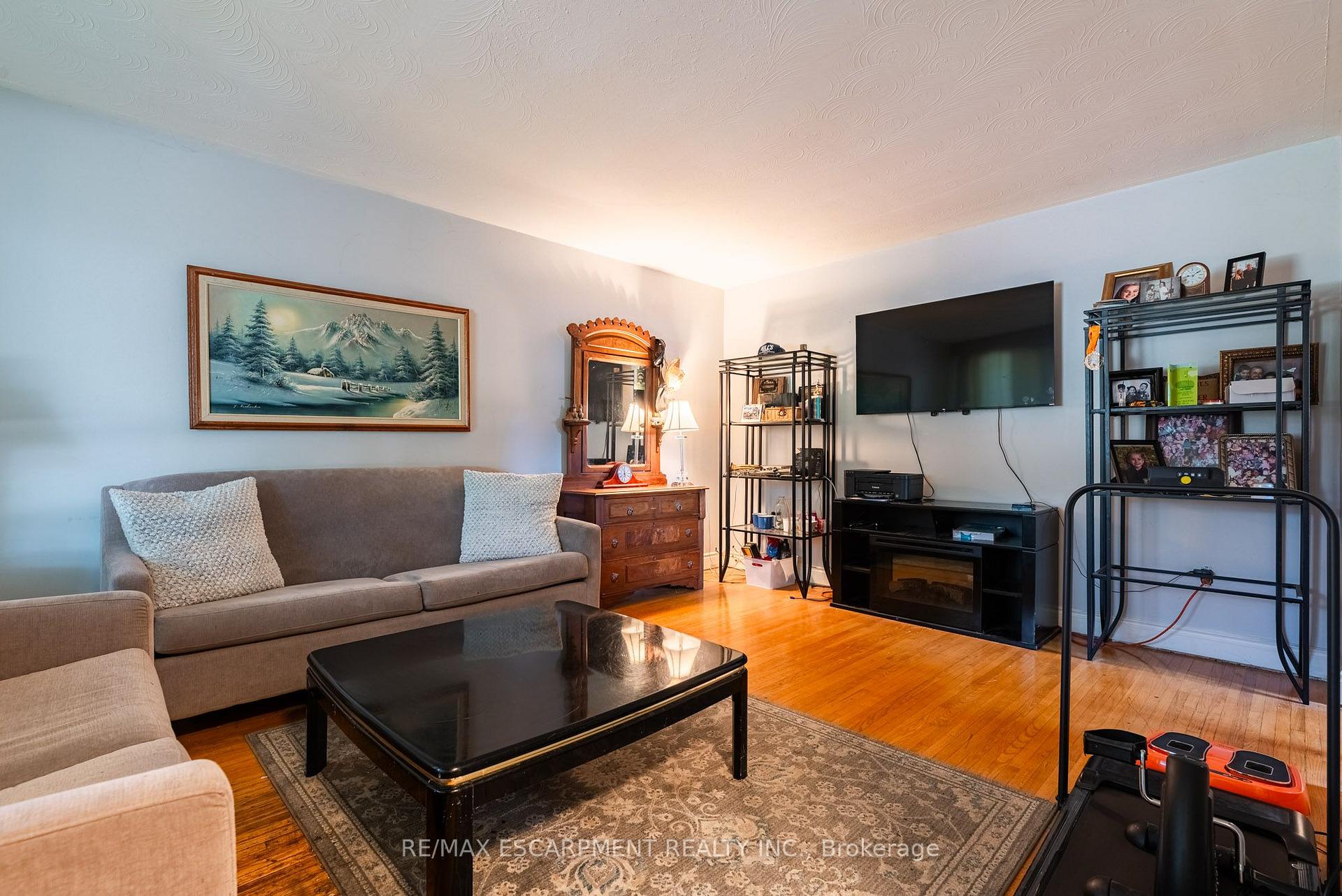 Photo 7 of 1315 Rosemary Crescent, Burlington, Mountainside — HOMEH