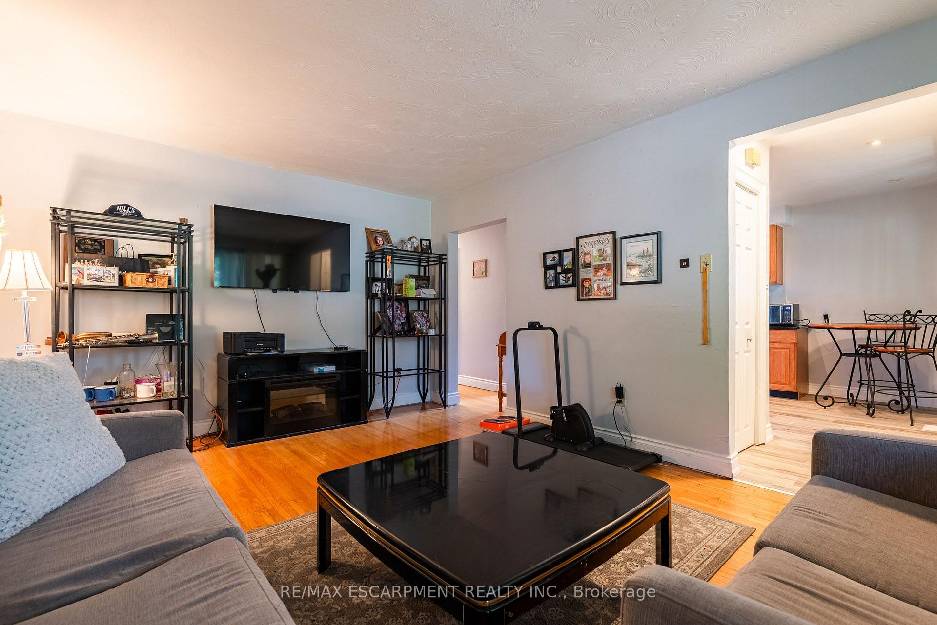Photo 8 of 1315 Rosemary Crescent, Burlington, Mountainside — HOMEH