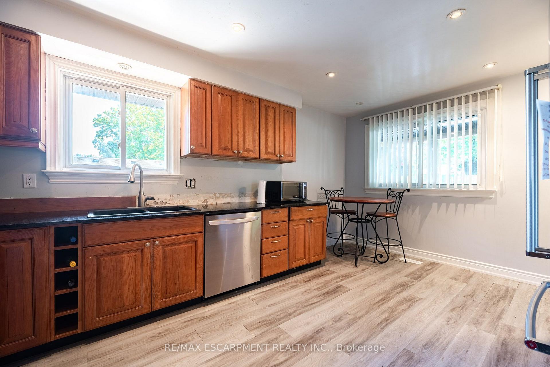 Photo 10 of 1315 Rosemary Crescent, Burlington, Mountainside — HOMEH
