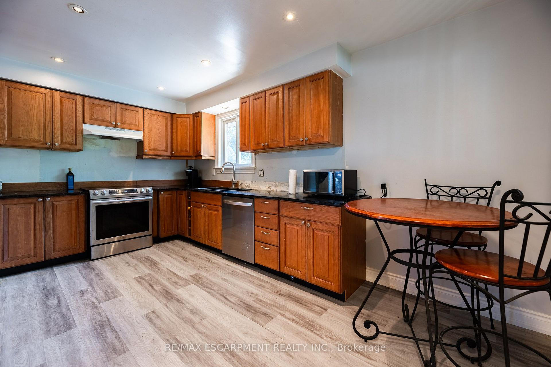 Photo 11 of 1315 Rosemary Crescent, Burlington, Mountainside — HOMEH
