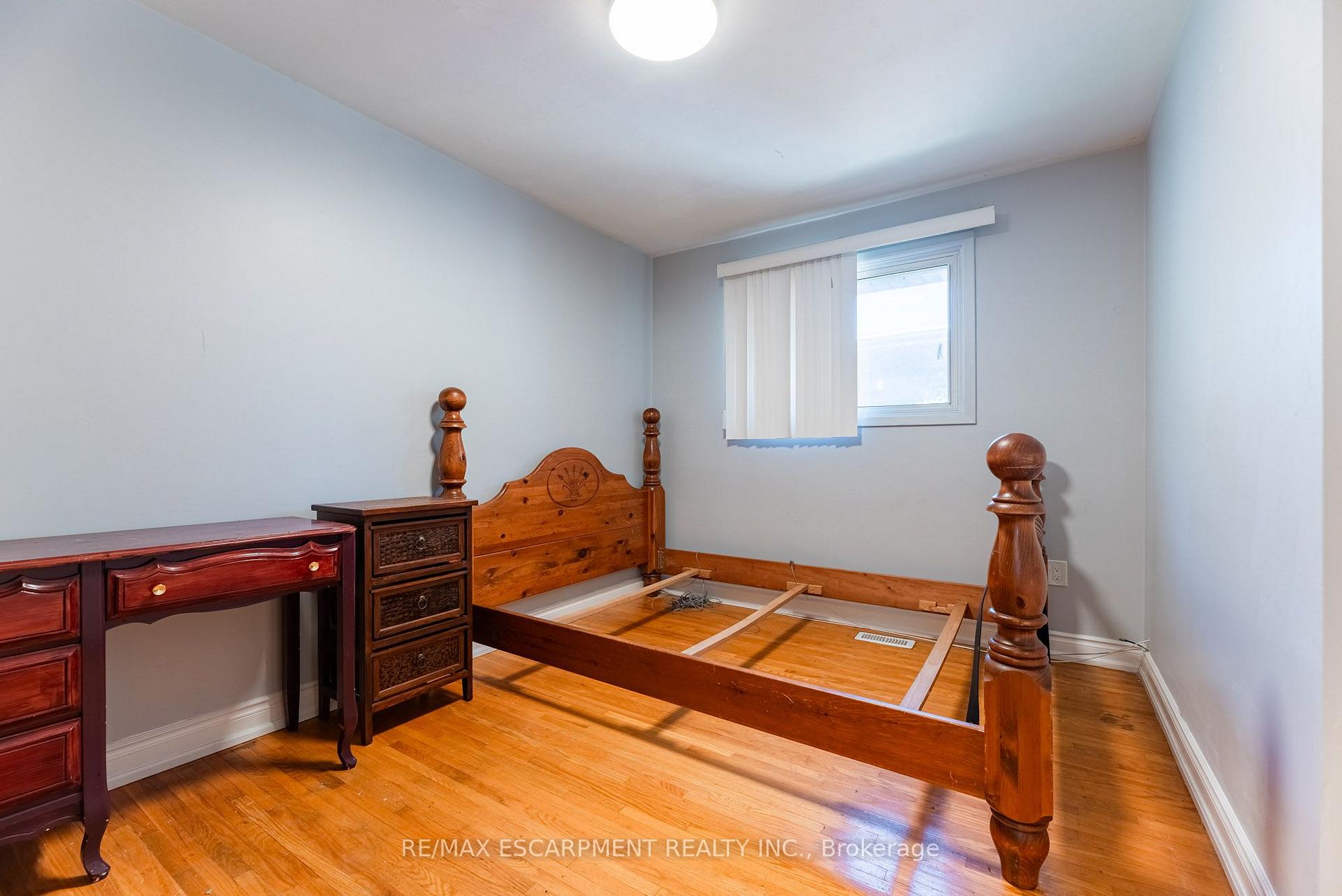 Photo 12 of 1315 Rosemary Crescent, Burlington, Mountainside — HOMEH
