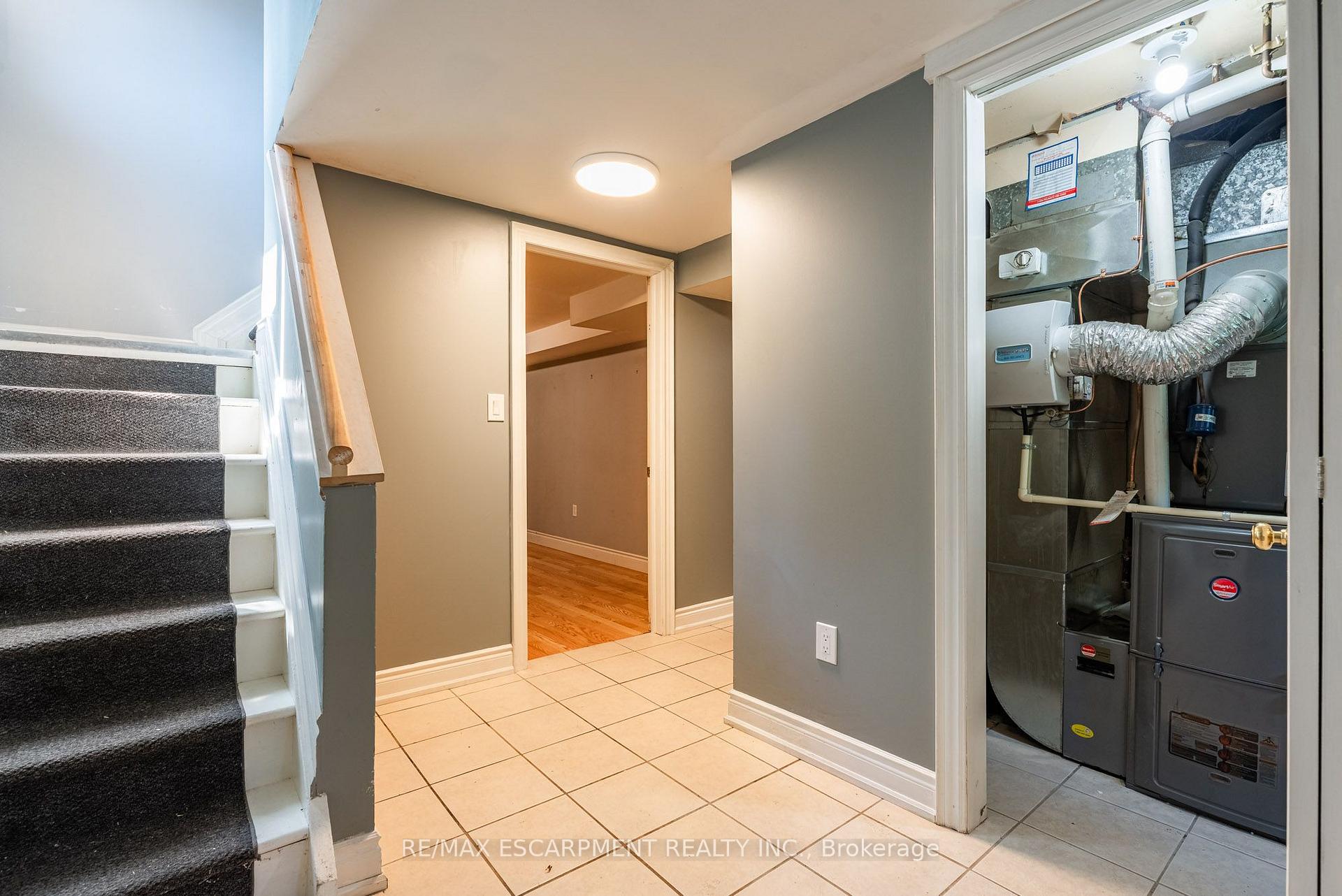 Photo 16 of 1315 Rosemary Crescent, Burlington, Mountainside — HOMEH