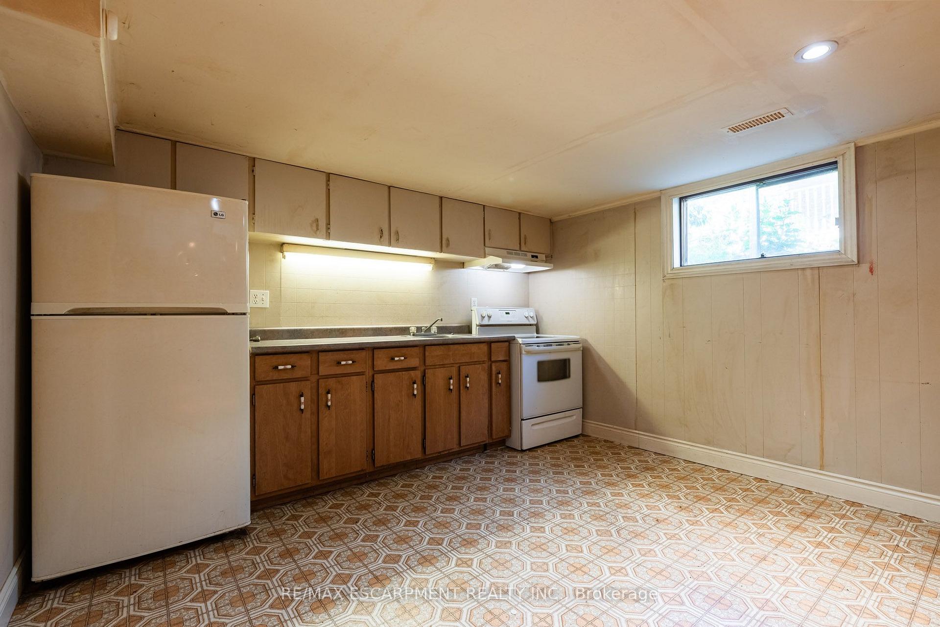Photo 18 of 1315 Rosemary Crescent, Burlington, Mountainside — HOMEH