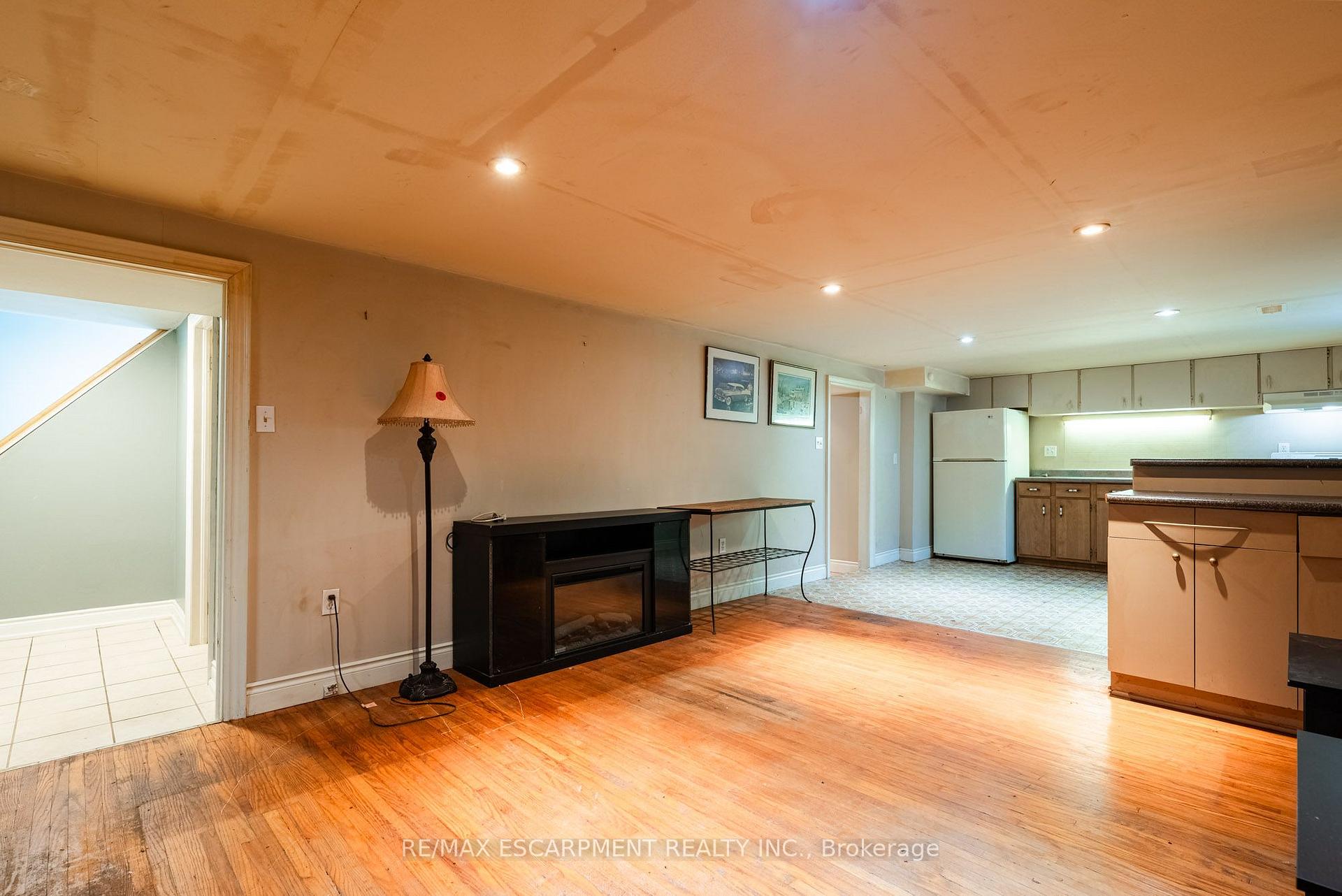 Photo 19 of 1315 Rosemary Crescent, Burlington, Mountainside — HOMEH