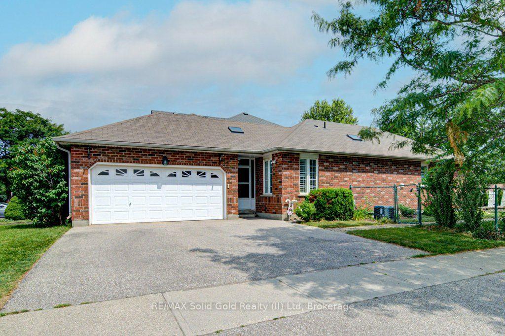 Photo 1 of 330 Lake Louise Boulevard, Waterloo, Conservation Meadows — HOMEH