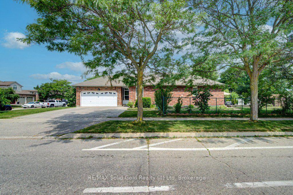 Photo 2 of 330 Lake Louise Boulevard, Waterloo, Conservation Meadows — HOMEH