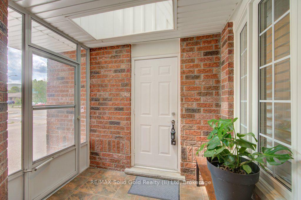 Photo 6 of 330 Lake Louise Boulevard, Waterloo, Conservation Meadows — HOMEH