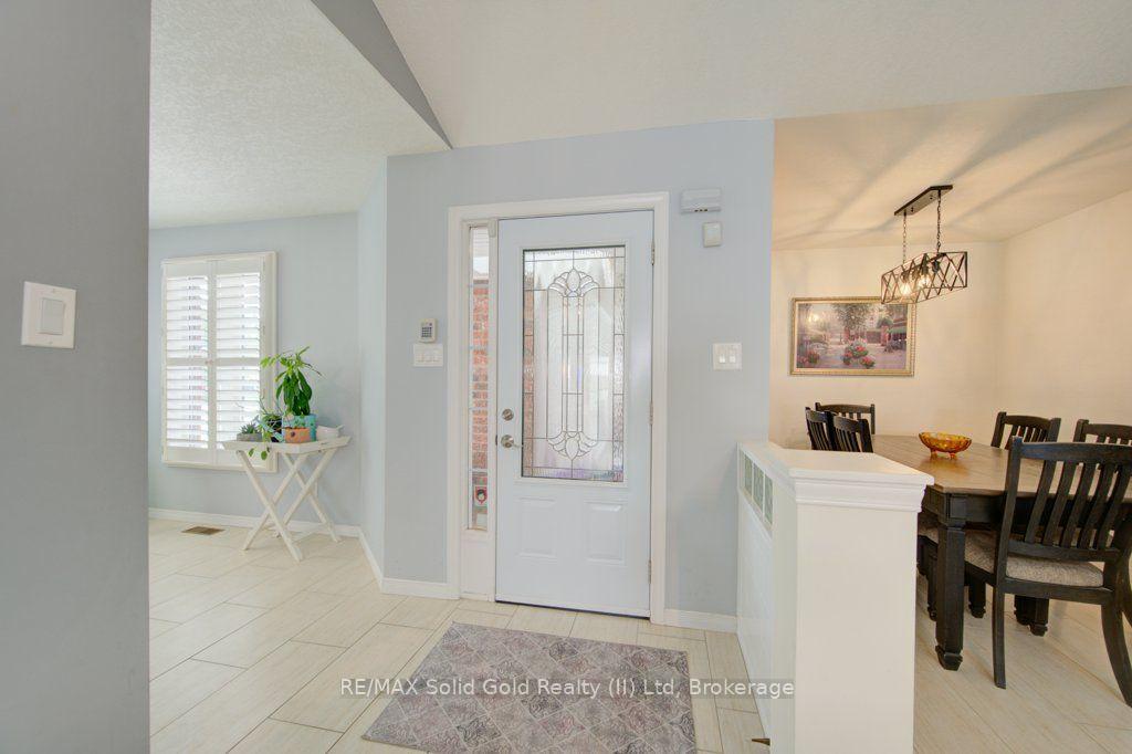 Photo 8 of 330 Lake Louise Boulevard, Waterloo, Conservation Meadows — HOMEH
