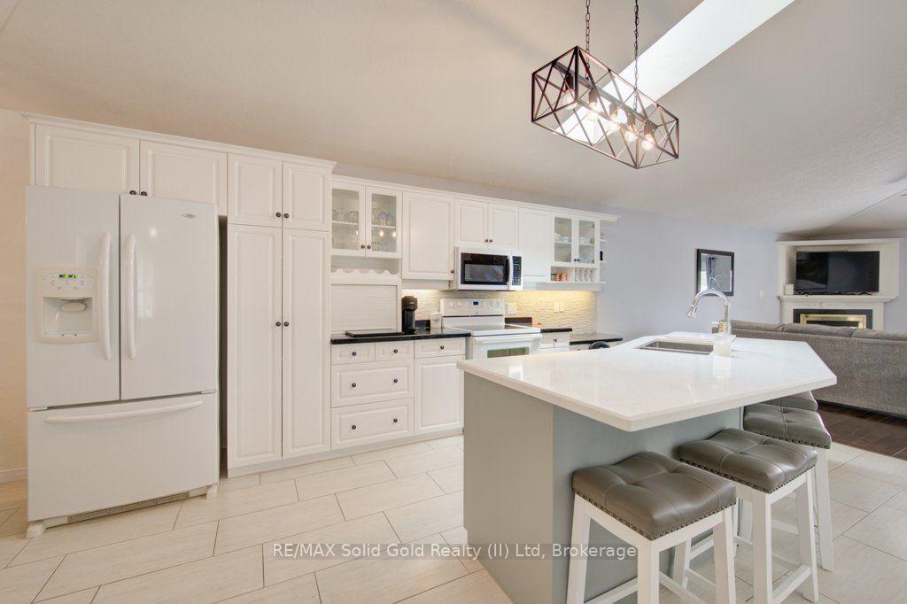 Photo 11 of 330 Lake Louise Boulevard, Waterloo, Conservation Meadows — HOMEH