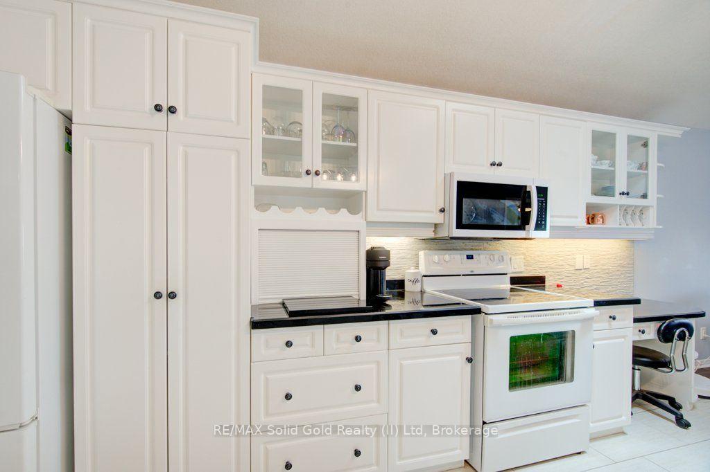 Photo 14 of 330 Lake Louise Boulevard, Waterloo, Conservation Meadows — HOMEH